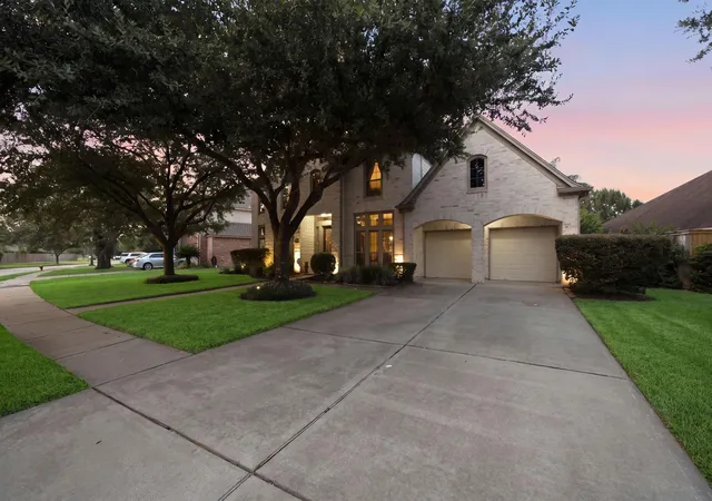 Photo 4 of Single family home for sale at 1020 Broad Bay Ln, League City, TX 77573 | MLS# 38873030 | Listing updated on 2026-08-30