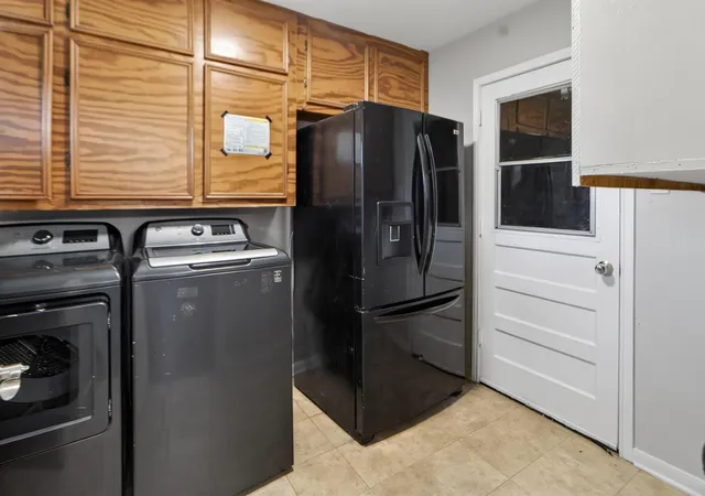 Photo 3 of Single family home for sale at 2027 Ottawa Ln, Houston, TX 77043 | MLS# 13514715 | Listing updated on 2026-09-20
