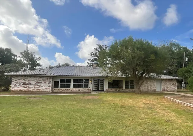 1st image of 1672 Fm 318, Hallettsville, TX 77964 | MLS# 24761109