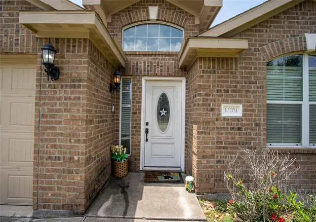 Photo 3 of Single family home for sale at 10204 Jewel Ct, Conroe, TX 77385 | MLS# 46711943 | Listing updated on 2026-09-01