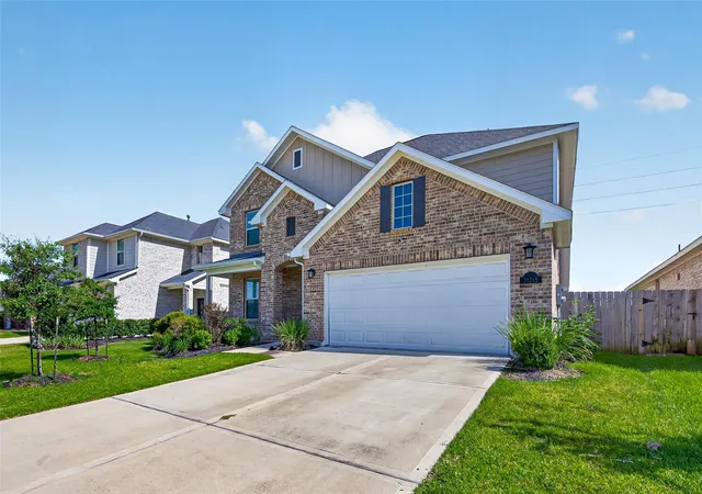Photo 3 of Single family home for sale at 31215 Conover Dr, Fulshear, TX 77441 | MLS# 84055799 | Listing updated on 2026-09-01