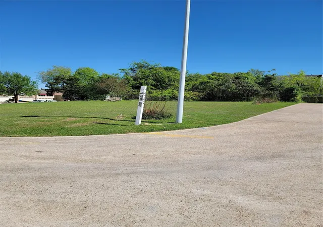 3rd image of 104 Capetown Wy, Conroe, TX 77356 | MLS# 56036154