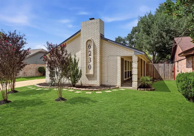 1st image of 6230 Autumn Arbor Dr, Houston, TX 77092 | MLS# 71507704