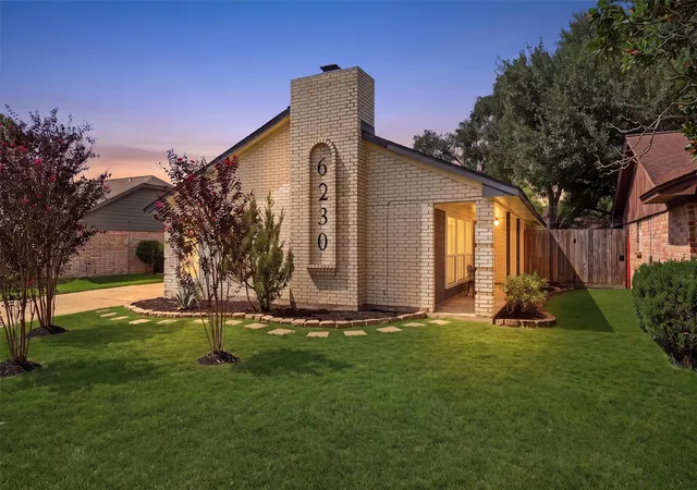 2nd image of 6230 Autumn Arbor Dr, Houston, TX 77092 | MLS# 71507704