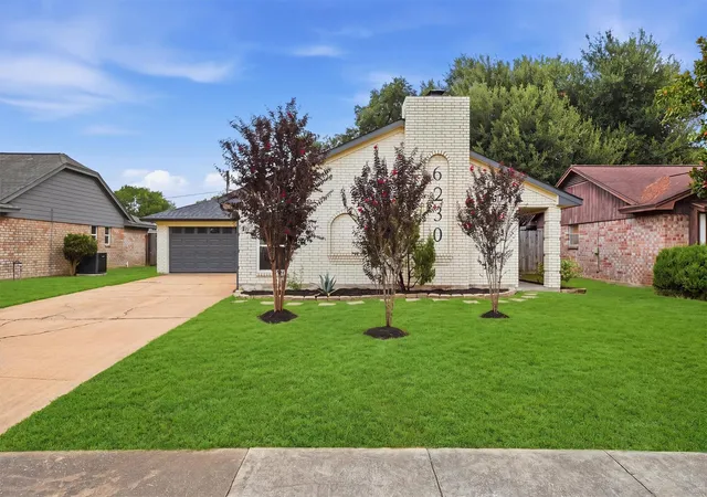 3rd image of 6230 Autumn Arbor Dr, Houston, TX 77092 | MLS# 71507704
