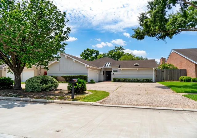 2nd image of 12107 Carriage Hill Dr, Houston, TX 77077 | MLS# 49035019