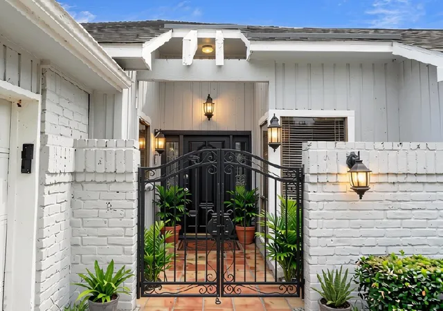 3rd image of 12107 Carriage Hill Dr, Houston, TX 77077 | MLS# 49035019