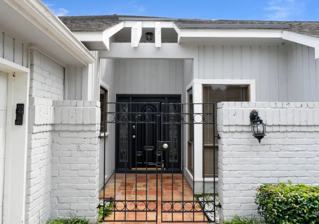 4th image of 12107 Carriage Hill Dr, Houston, TX 77077 | MLS# 49035019