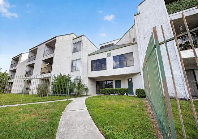 3rd image of 2814 S Bartell Dr, Houston, TX 77054