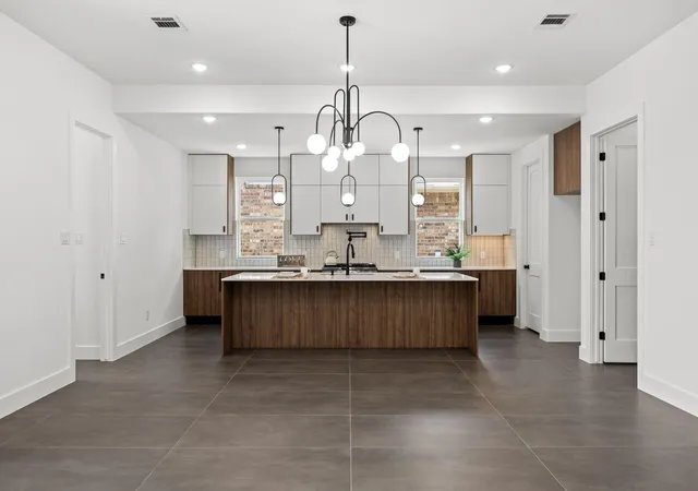 Photo 3 of Single family home for sale at 98 Camden Hills Dr, Montgomery, TX 77356 | MLS# 17570295 | Listing updated on 2026-09-19