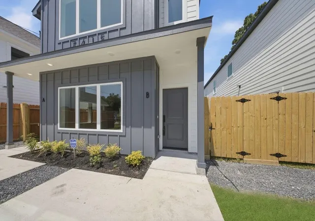 Photo 3 of Sale Pending at 7415 Charlie St #A/B, Houston, TX 77088 | MLS# 83776339 | Listing updated on 2026-08-25