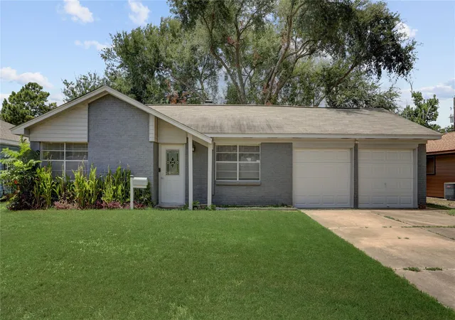 Photo 1 of Single family home for sale at 5843 Shurmard Dr, Houston, TX 77092 | MLS# 33725025 | Listing updated on 2026-09-11
