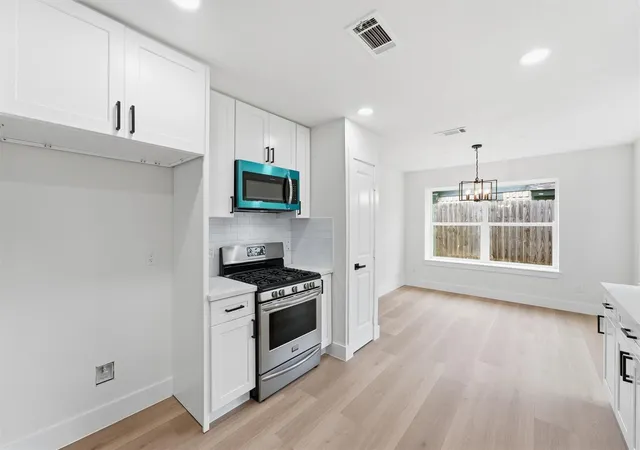 Photo 4 of Sale Pending at 17106 Jane Lynn Ln, Houston, TX 77070 | MLS# 34976735 | Listing updated on 2026-09-21