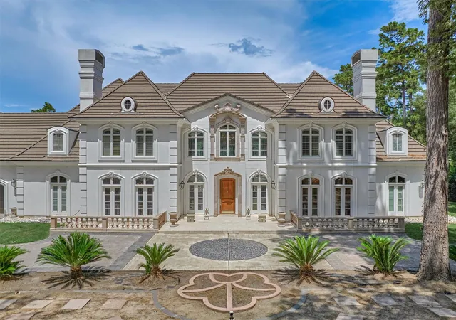 Photo 3 of Mansion for sale at 206 N Tranquil Path, The Woodlands, TX 77380 | MLS# 31276764 | Listing updated on 2026-10-09
