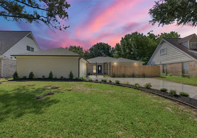 2nd image of 2207 Crystal Hills Dr, Houston, TX 77077 | MLS# 45127573