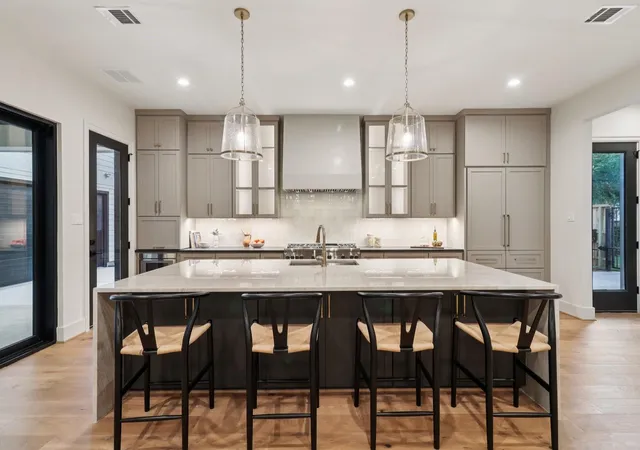5th image of 1451 Gardenia Dr, Houston, TX 77018 | MLS# 11976567