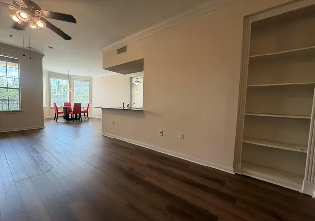 3rd image of 7575 Kirby Dr #1209, Houston, TX 77030 | MLS# 36223252