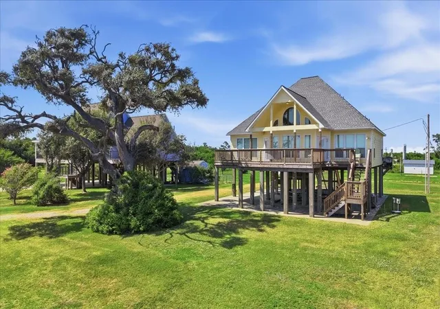Photo 4 of Single family home for sale at 207 Heartfield Ln, Anahuac, TX 77514 | MLS# 44784147 | Listing updated on 2026-08-15