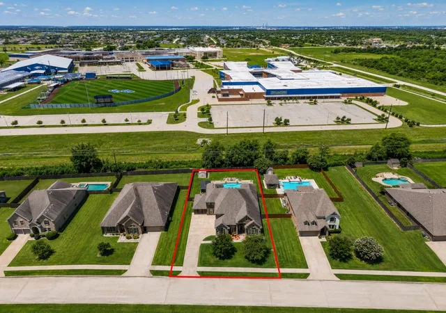 37th image of 3830 Cypress Point Dr, Baytown, TX 77523 | MLS# 96427084