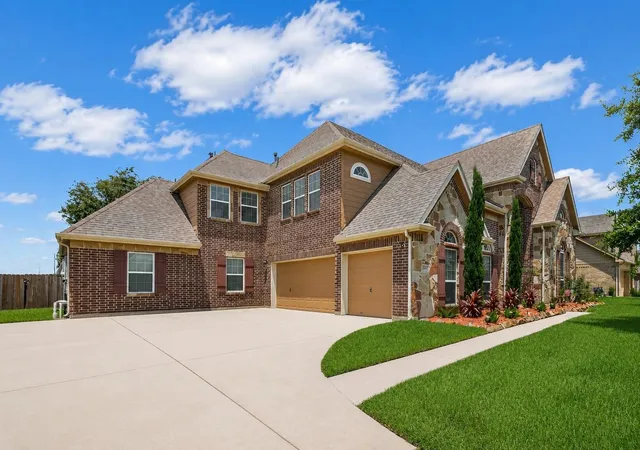 Photo 3 of Single family home for sale at 3830 Cypress Point Dr, Baytown, TX 77523 | MLS# 96427084 | Listing updated on 2026-09-15