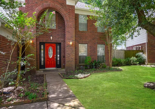 2nd image of 4011 Cedarwood Dr, Pearland, TX 77584 | MLS# 52139242