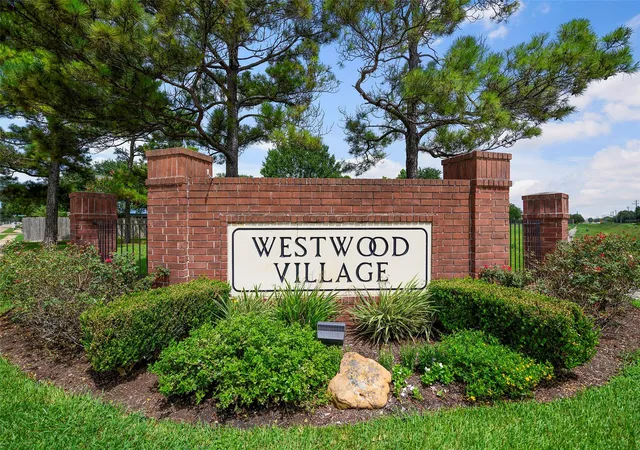 32nd image of 4011 Cedarwood Dr, Pearland, TX 77584 | MLS# 52139242