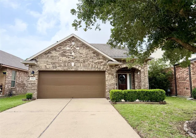 Photo 30 of Single family home for sale at 8121 E Pine Crk Bnd, Cypress, TX 77433 | MLS# 72975270 | Listing updated on 2026-08-11