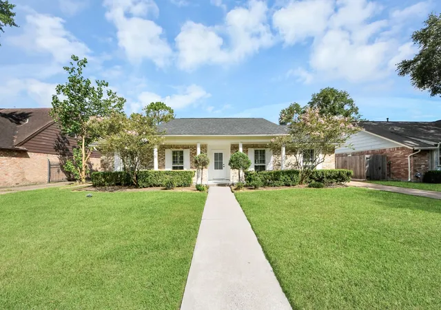 2nd image of 12026 Sugar Springs Dr, Houston, TX 77077 | MLS# 23695103