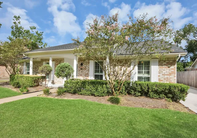 4th image of 12026 Sugar Springs Dr, Houston, TX 77077 | MLS# 23695103