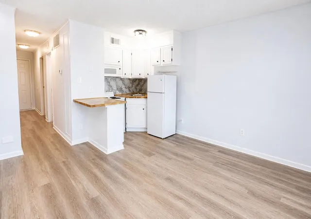 2nd image of 6102 Seawall Blvd #213, Galveston, TX 77551 | MLS# 41356938