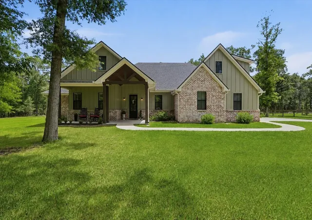 Photo 4 of Single family home for sale at 735 County Rd 6324, Dayton, TX 77535 | MLS# 98877328 | Listing updated on 2026-08-09
