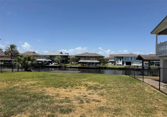 1st image of 1173 Sailfish, Hitchcock, TX 77563 | MLS# 81665325