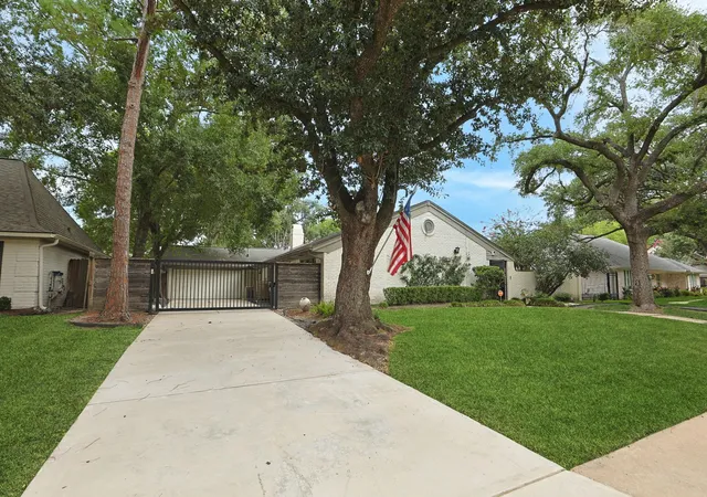 Photo 2 of Single family home for sale at 10118 Chevy Chase Dr, Houston, TX 77042 | MLS# 12143498 | Listing updated on 2026-08-09