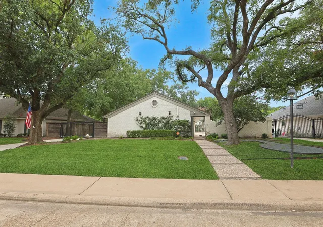 Photo 3 of Single family home for sale at 10118 Chevy Chase Dr, Houston, TX 77042 | MLS# 12143498 | Listing updated on 2026-08-09