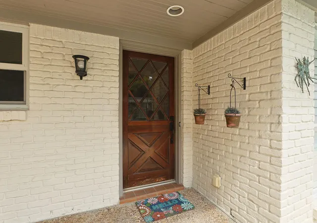 Photo 4 of Single family home for sale at 10118 Chevy Chase Dr, Houston, TX 77042 | MLS# 12143498 | Listing updated on 2026-08-09