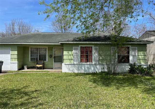 1st image of 5543 Lakefield Dr, Houston, TX 77033 | MLS# 15775829