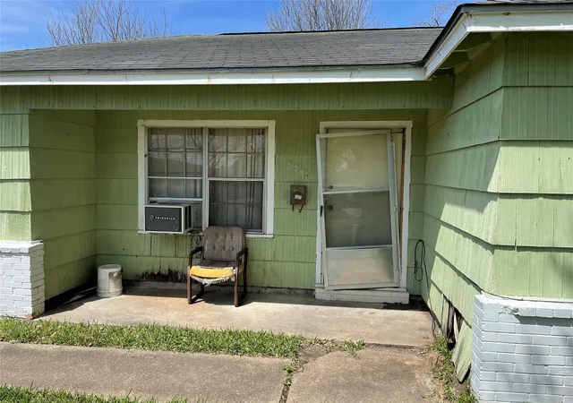 2nd image of 5543 Lakefield Dr, Houston, TX 77033 | MLS# 15775829