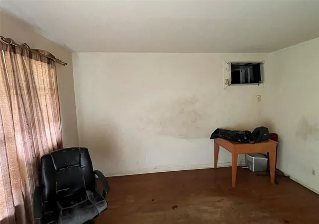 5th image of 5543 Lakefield Dr, Houston, TX 77033 | MLS# 15775829