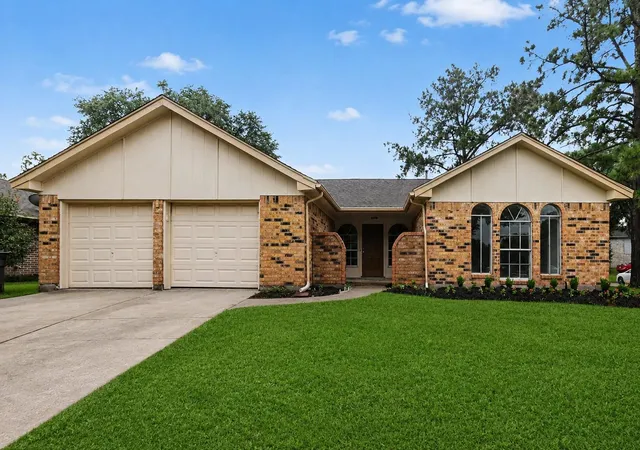 Photo 4 of Single family home for sale at 3810 Clover Dr, Alvin, TX 77511 | MLS# 80950693 | Listing updated on 2026-09-21