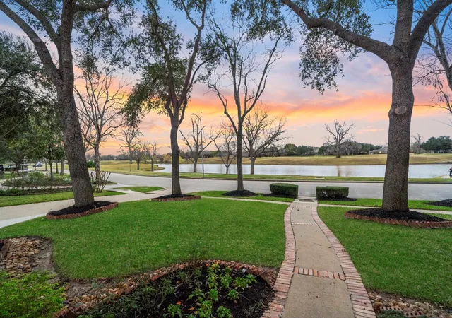 Photo 3 of Single family home for sale at 7322 Greatwood Lake Dr, Sugar Land, TX 77479 | MLS# 62463993 | Listing updated on 2026-09-01