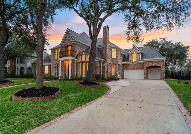 Photo 4 of Single family home for sale at 7322 Greatwood Lake Dr, Sugar Land, TX 77479 | MLS# 62463993 | Listing updated on 2026-09-01