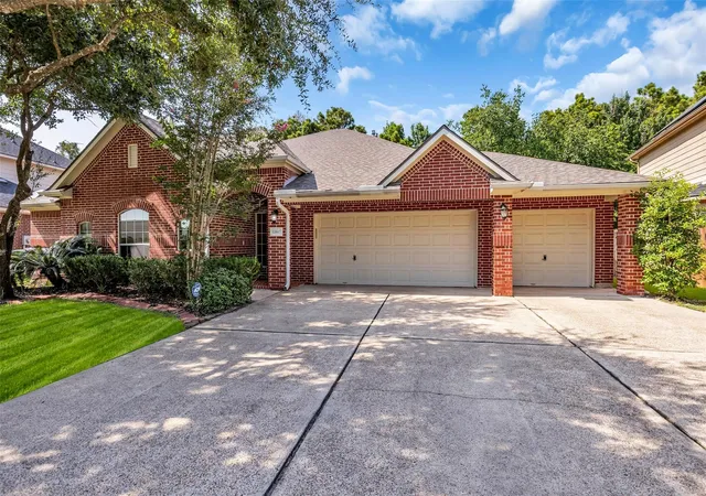 3rd image of 12807 Winding Manor Dr, Houston, TX 77044 | MLS# 80337016