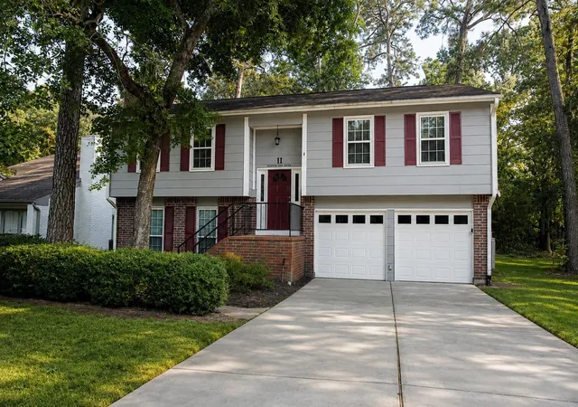 Photo 1 of Single family home for sale at 11 Hickory Oak Dr, Spring, TX 77381 | MLS# 14948865 | Listing updated on 2026-08-12