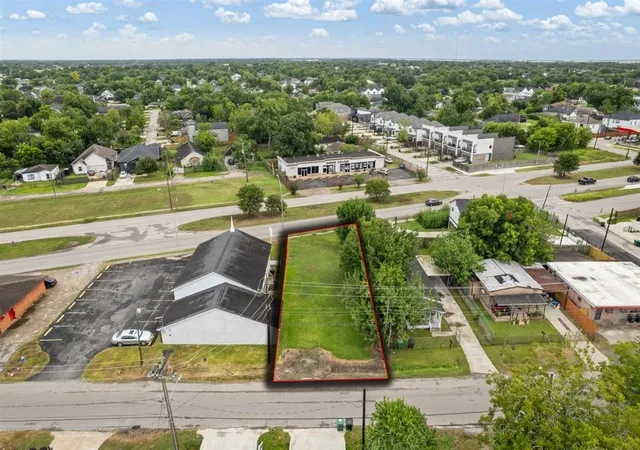 Photo 1 of Land for sale at 4612 Stassen St, Houston, TX 77051 | MLS# 17306875 | Listing updated on 2026-09-18