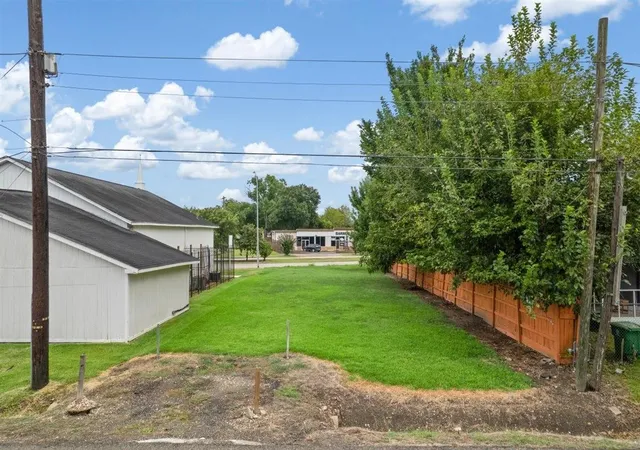 Photo 3 of Land for sale at 4612 Stassen St, Houston, TX 77051 | MLS# 17306875 | Listing updated on 2026-09-18