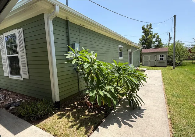15th image of 2115 11th Ave N, Texas City, TX 77590 | MLS# 84003739