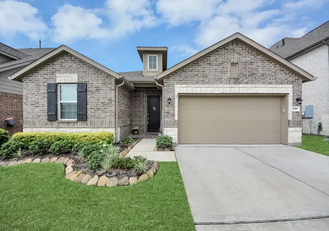 4th image of 1859 Beau Banks Wy, Alvin, TX 77511 | MLS# 76826925