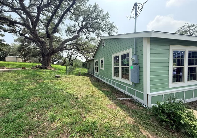 Photo 4 of Single family home for sale at 909 Moss Ln, Cuero, TX 77954 | MLS# 75242753 | Listing updated on 2026-08-27
