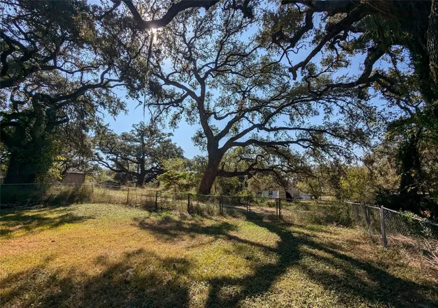 Photo 6 of Single family home for sale at 909 Moss Ln, Cuero, TX 77954 | MLS# 75242753 | Listing updated on 2026-08-27