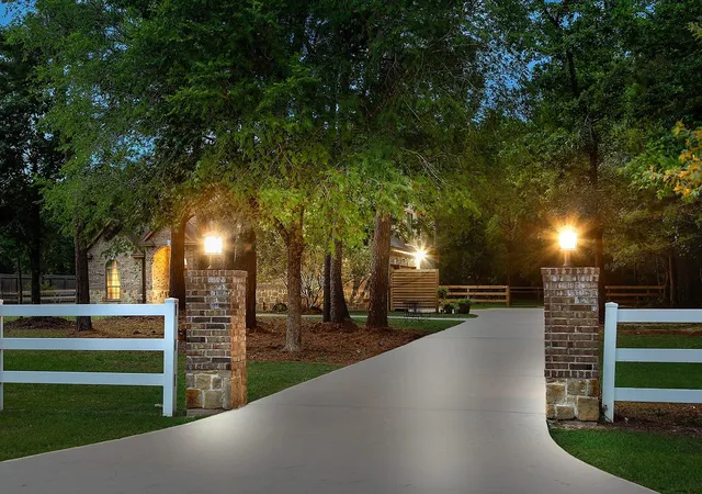 2nd image of 15636 Connie Ln, Montgomery, TX 77316 | MLS# 55262720